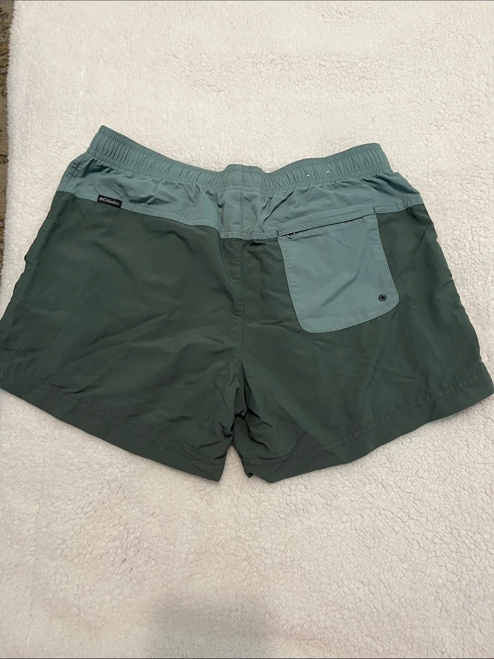 Columbia Two-Tone Green Athletic Shorts